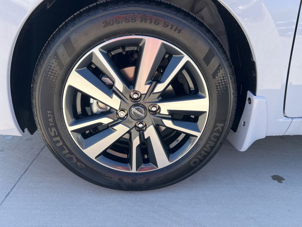 2025 Gray Sky Pearl Nissan Versa 1.6 SV FWD Sedan