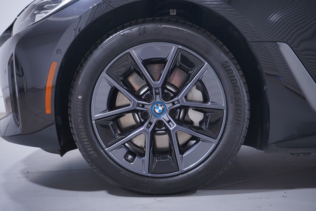 Thumbnail: 2023 BMW i4 - 2