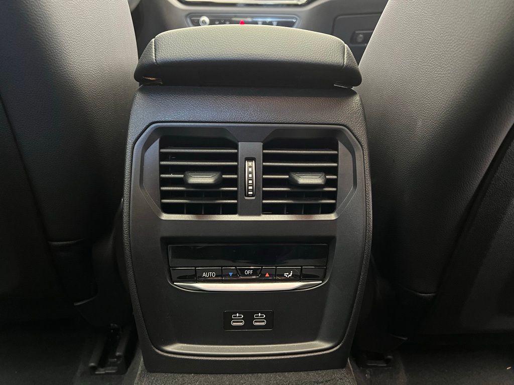 Thumbnail: 2025 BMW 3 Series - 9