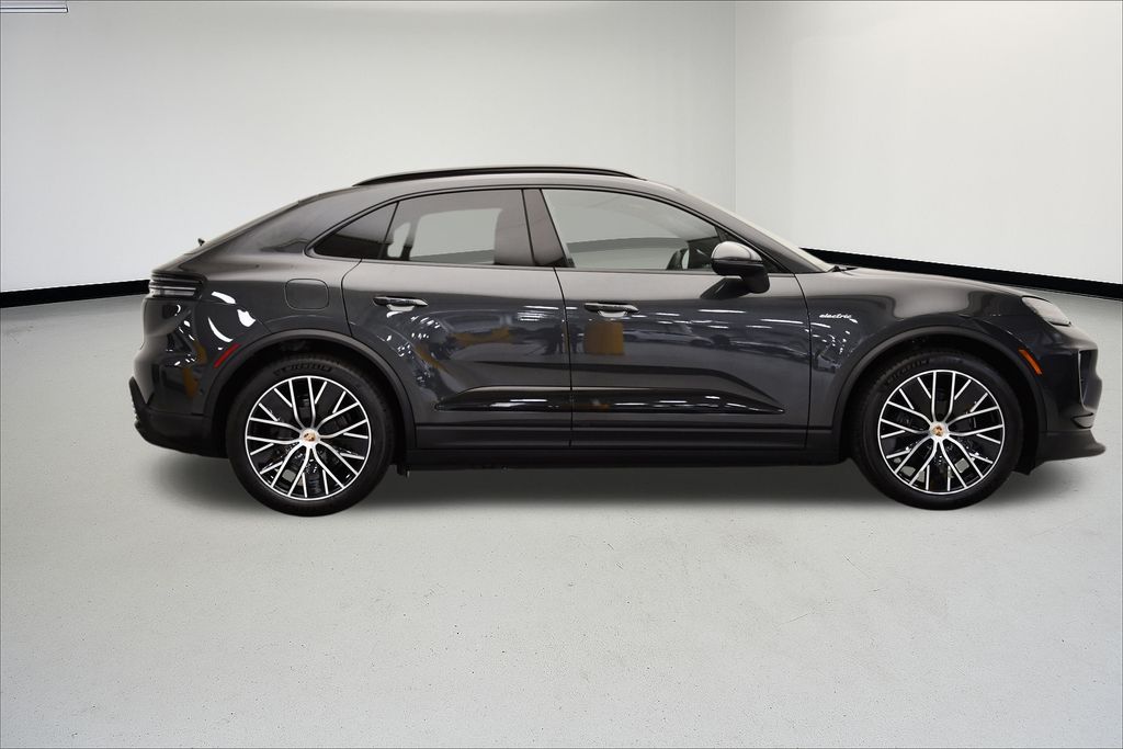 Thumbnail: 2025 Porsche Macan - 8