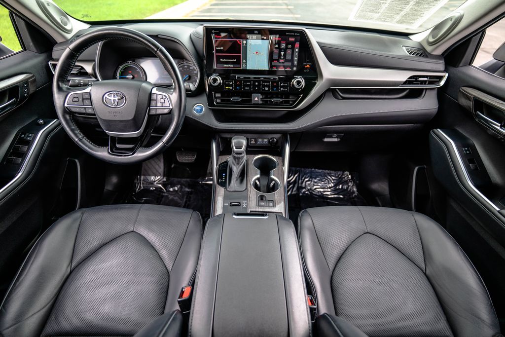 Used 2022 Toyota Highlander Hybrid SUV