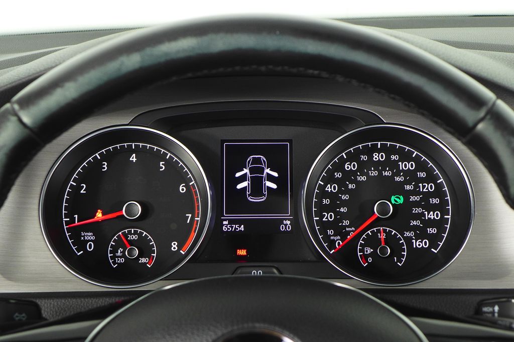 Thumbnail: 2017 Volkswagen Golf - 28