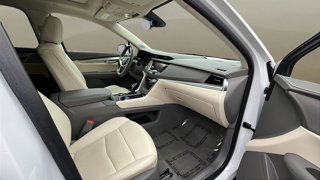 used 2023 Cadillac XT5 car, priced at $31,450