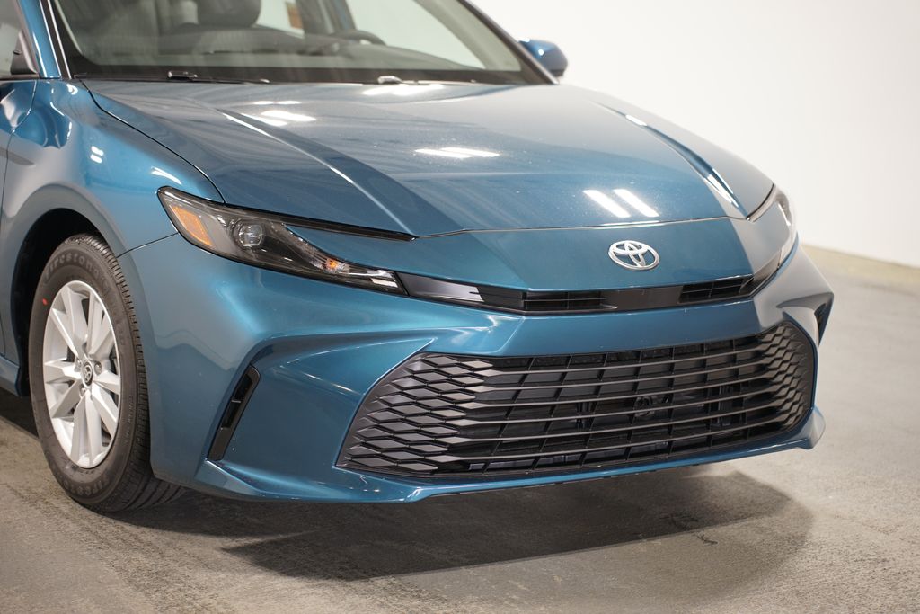 2025 Toyota Camry LE 4