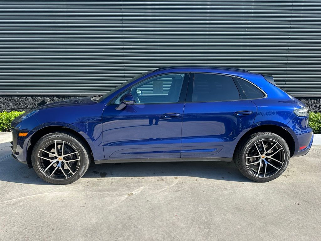 Thumbnail: 2025 Porsche Macan - 2