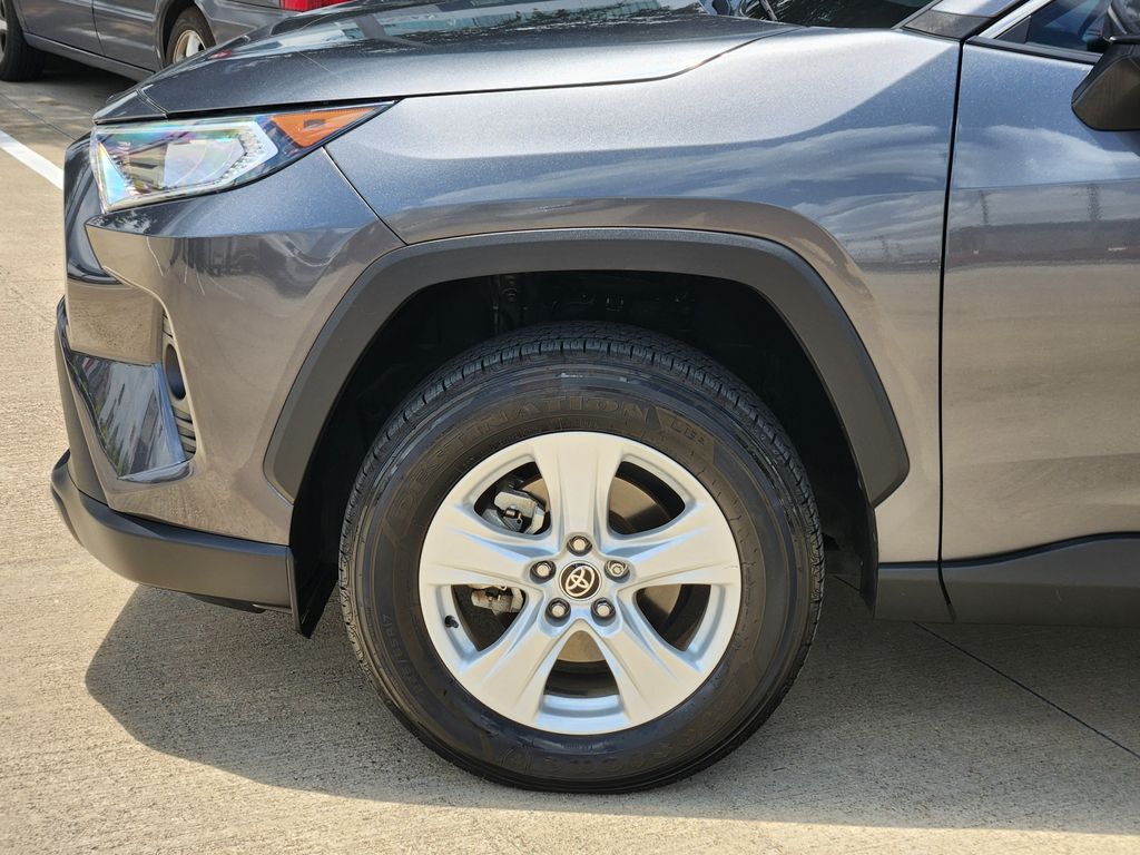 2021 Toyota RAV4 XLE - 6