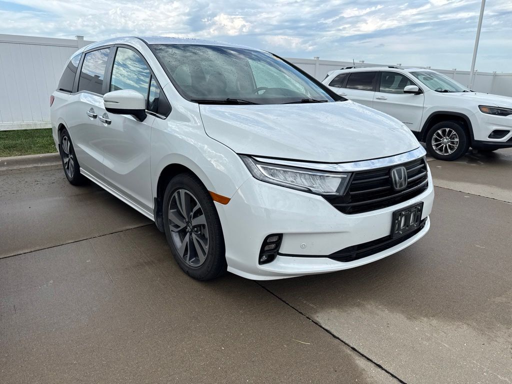Platinum White 2023 Honda Odyssey Minivan Front-Wheel Drive Automatic