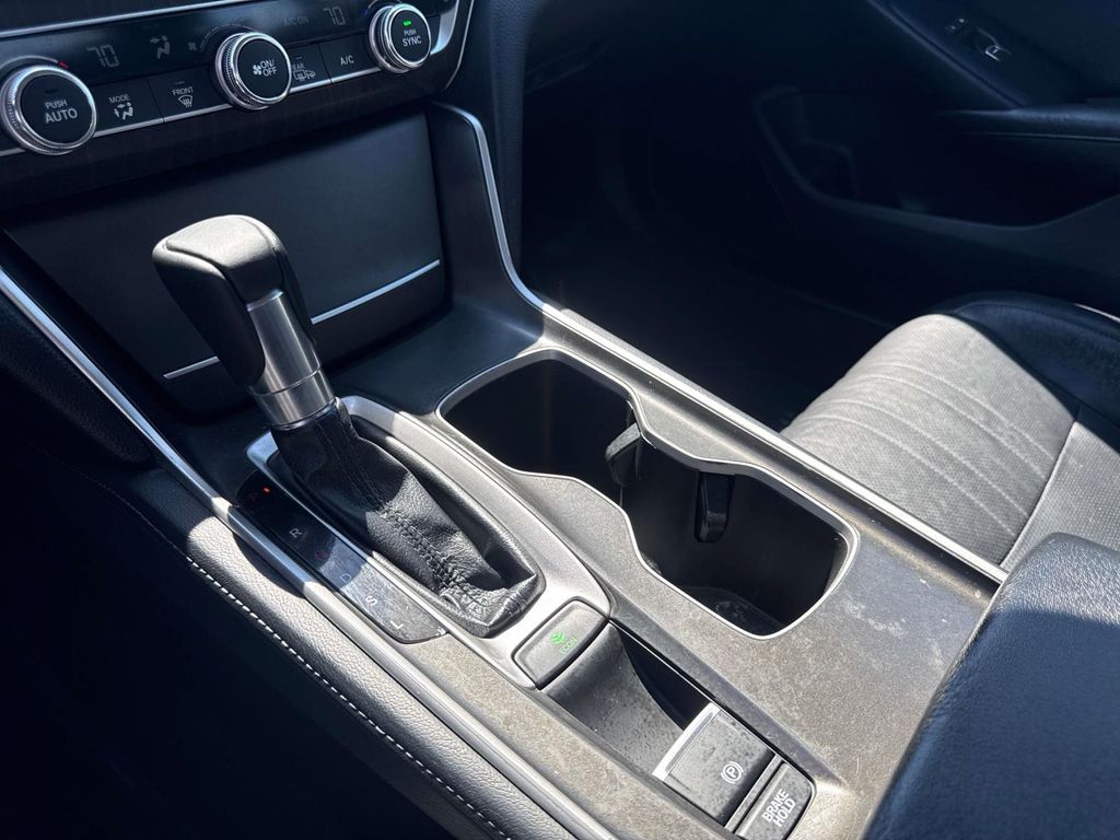 Used 2018 White Honda EX-L image 22