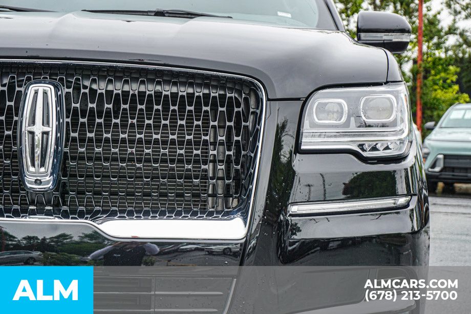 Used 2024 Black Lincoln Reserve image 12