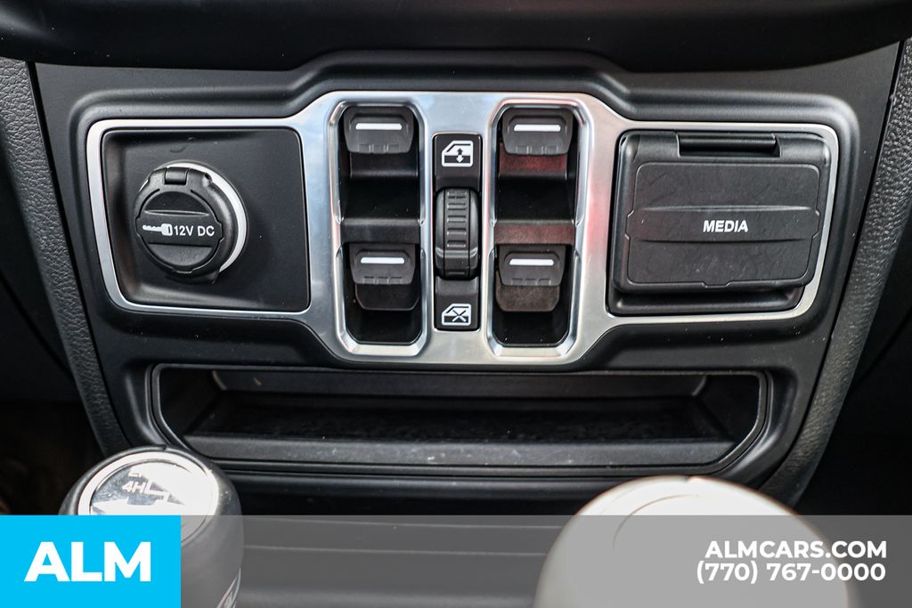 Used 2023 Silver Jeep Sahara image 40
