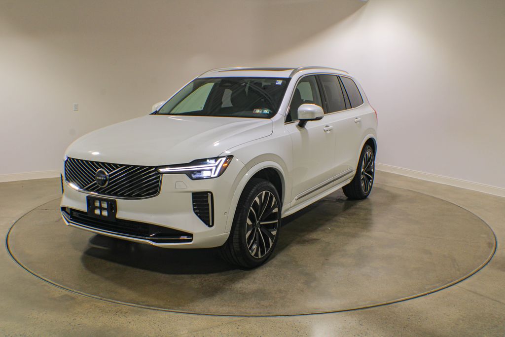 2025 Volvo XC90 B5 Plus Bright Theme 7-Passenger AWD