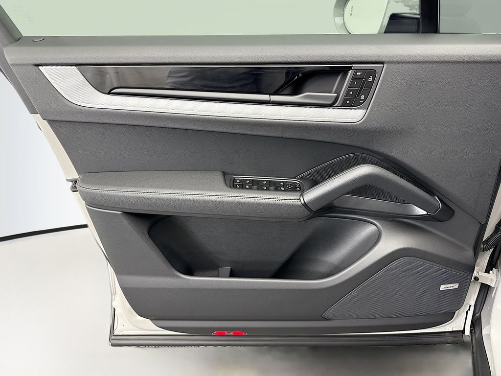 Thumbnail: 2026 Porsche Cayenne - 25