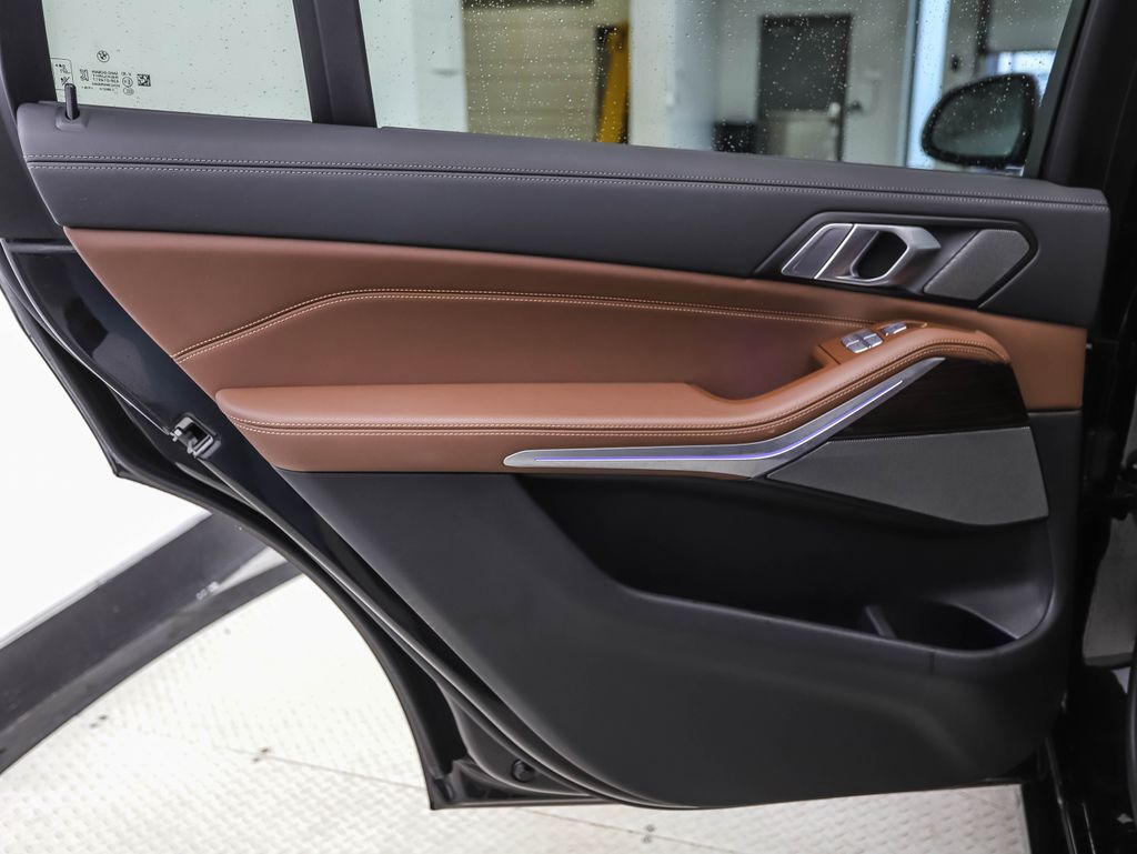 Thumbnail: 2023 BMW X7 - 18