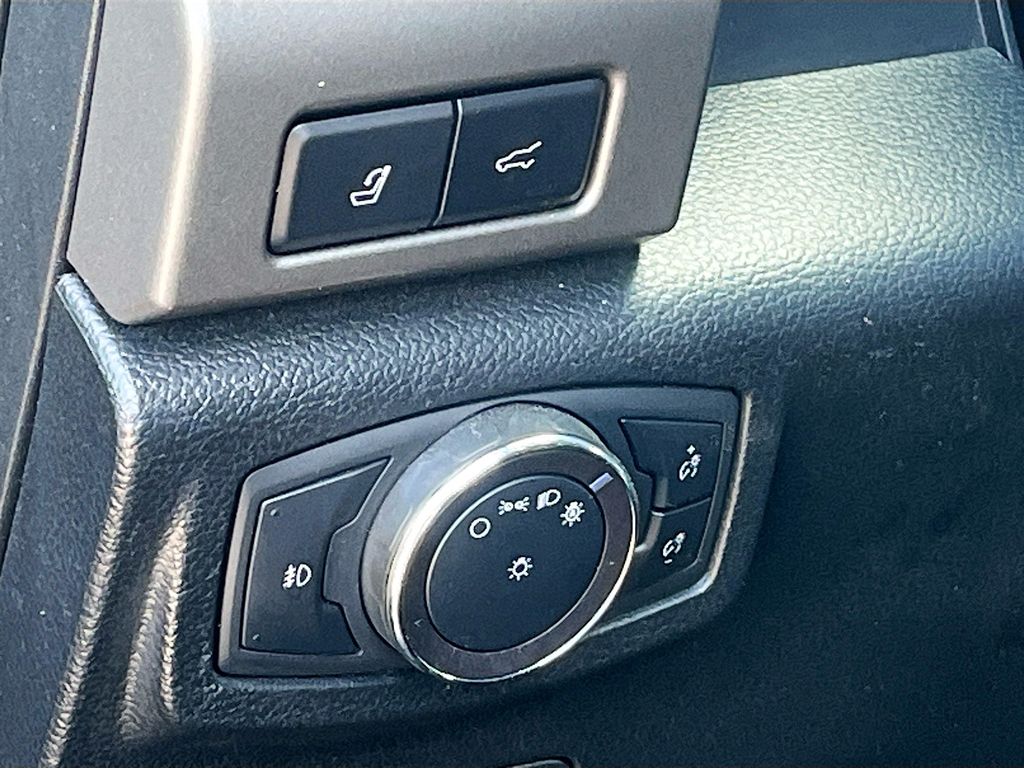 Used 2019 Gray Ford XLT image 10