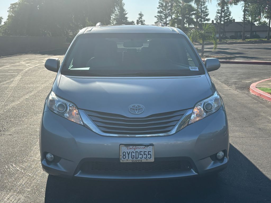 Thumbnail: 2017 Toyota Sienna - 2