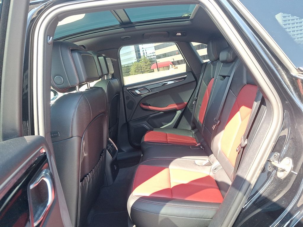 Thumbnail: 2023 Porsche Macan - 12