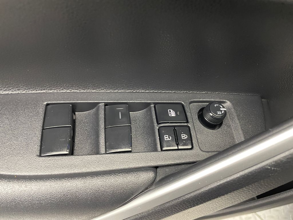 2023 Toyota Corolla Cross XLE 10