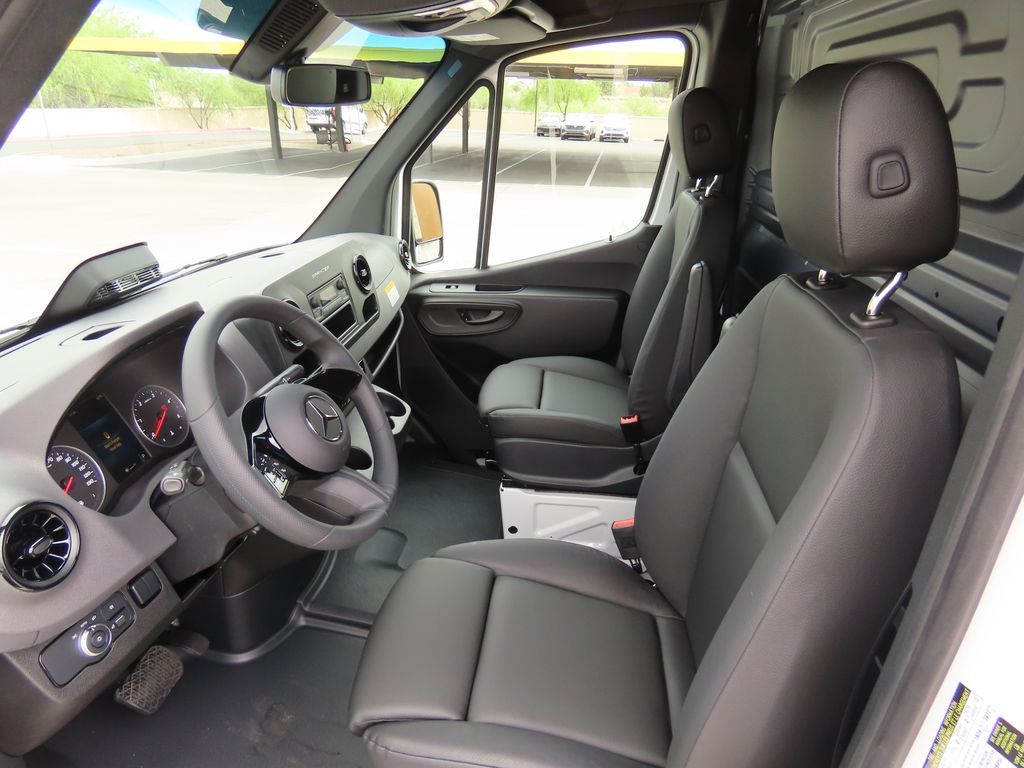 Thumbnail: 2025 Mercedes-Benz Sprinter - 19