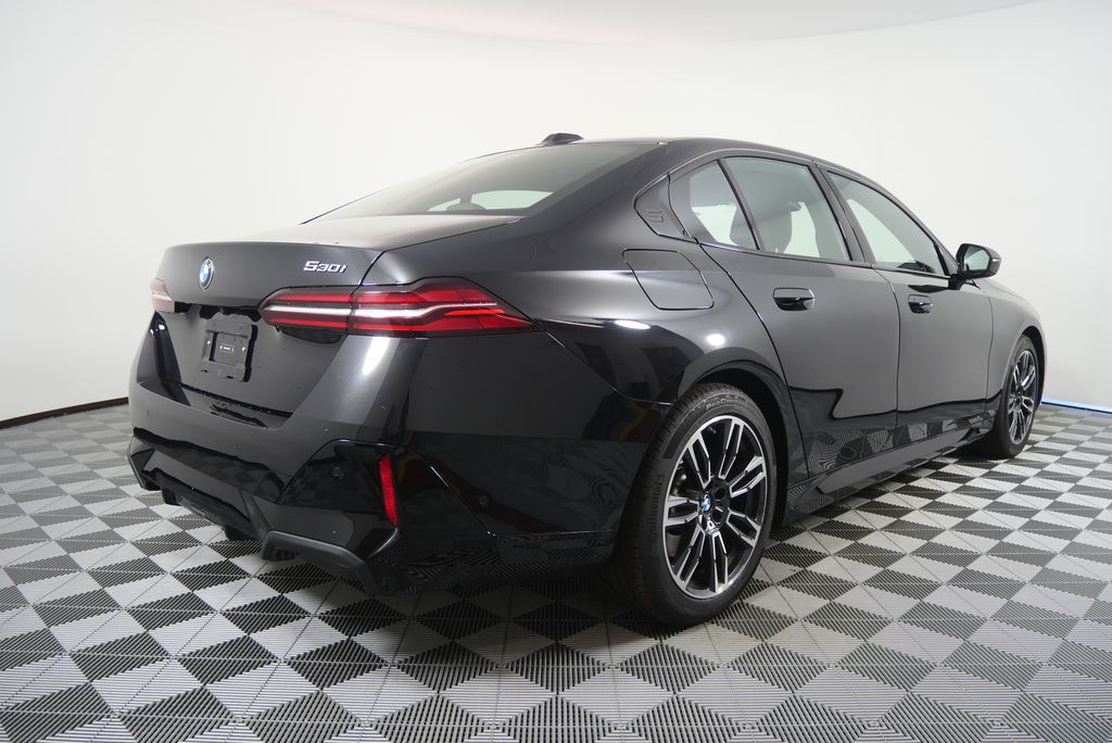 Thumbnail: 2026 BMW 5 Series - 3