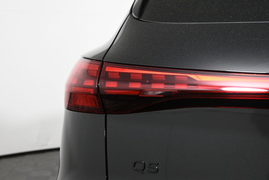 Thumbnail: 2025 Audi Q5 - 12