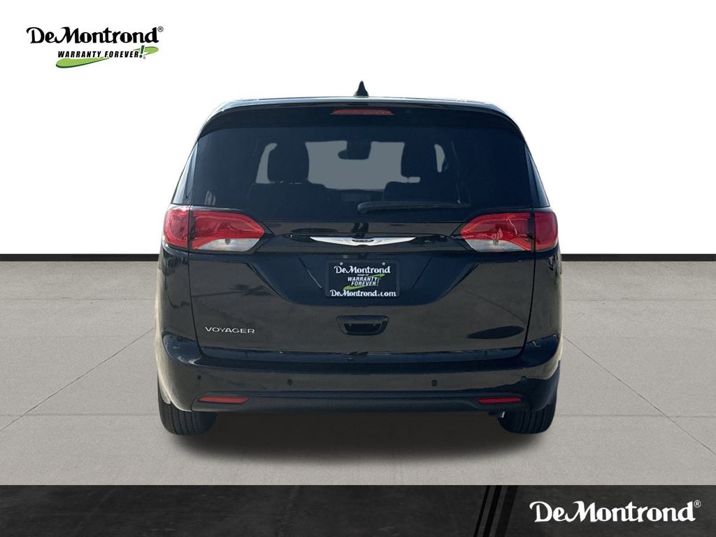 2026 Chrysler Voyager LX - 5
