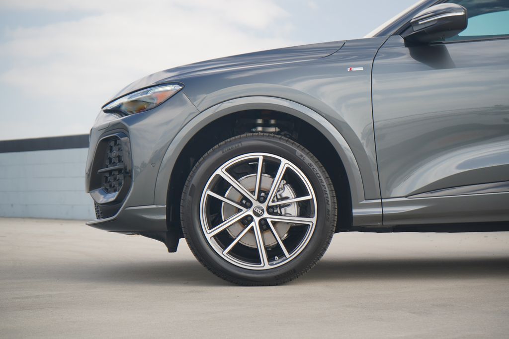 Thumbnail: 2026 Audi Q5 - 2