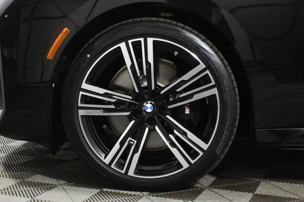 2025 BMW 7 Series 760i xDrive 12