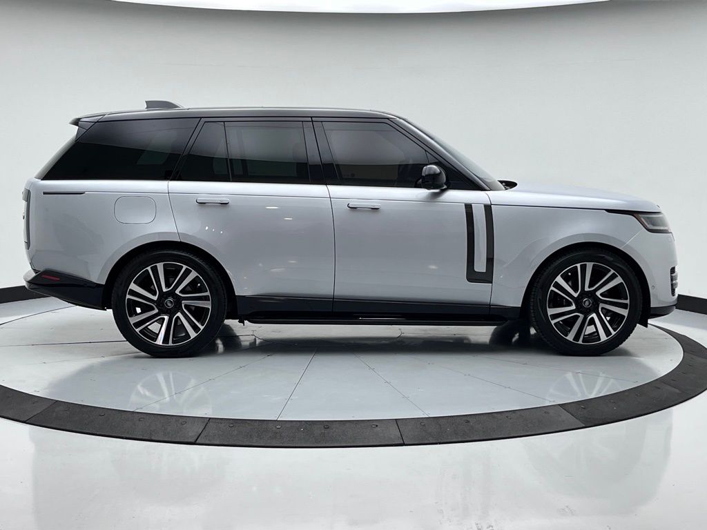 2023 Land Rover Range Rover SE 4