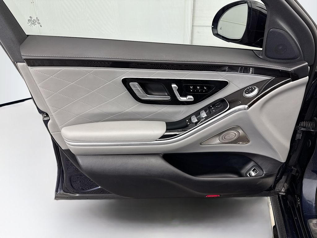 Thumbnail: 2023 Mercedes-Benz S-Class - 23