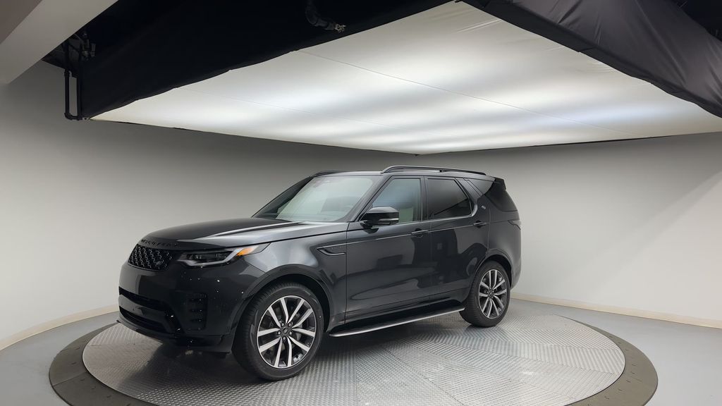 2024 Land Rover Discovery Dynamic SE 4