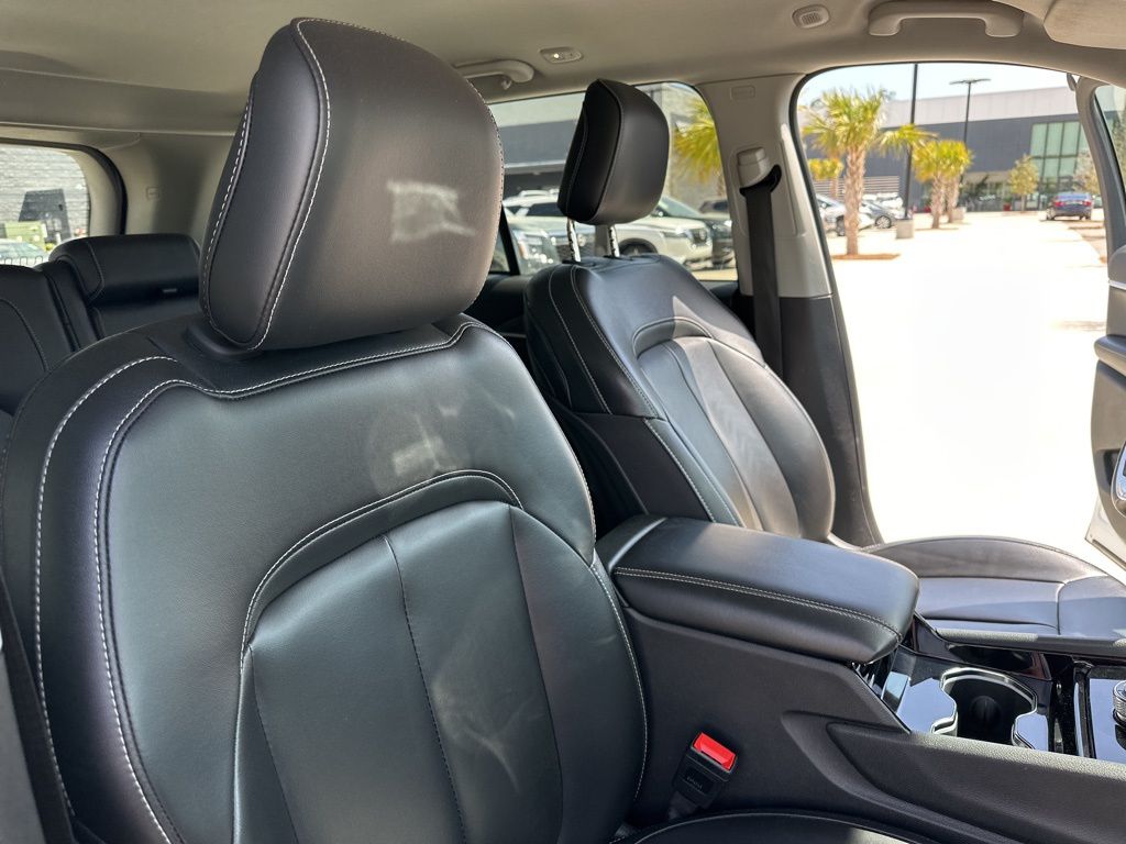 2023 Bright White Clearcoat Jeep Grand Cherokee Limited 4X4 SUV
