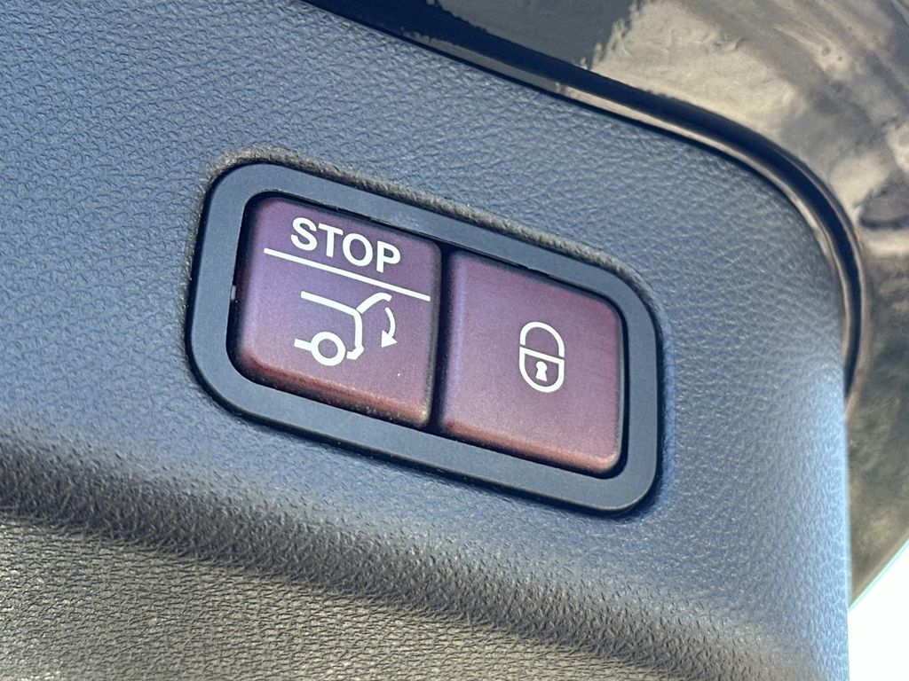 Thumbnail: 2017 Mercedes-Benz GLE - 25