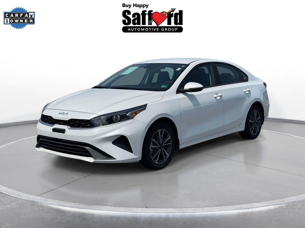 Snow White Pearl 2024 Kia Forte LXS FWD Sedan Front-Wheel Drive Continuously Variable Transmission