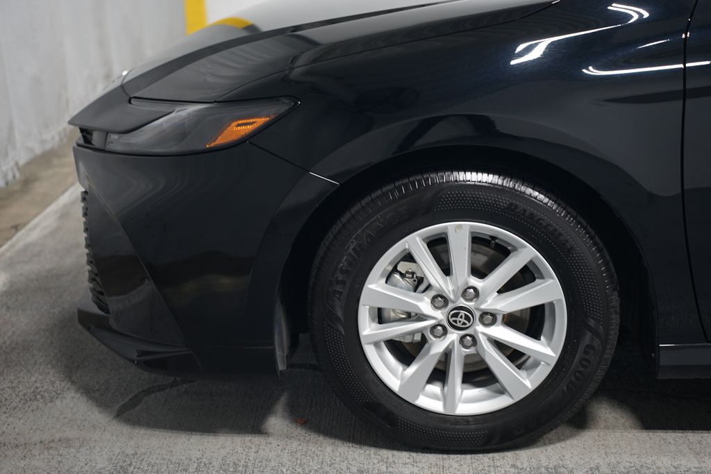 2025 Toyota Camry LE 5