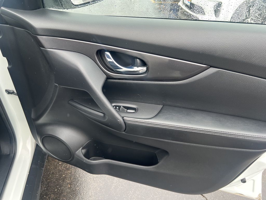 2020 Nissan Rogue SV photo