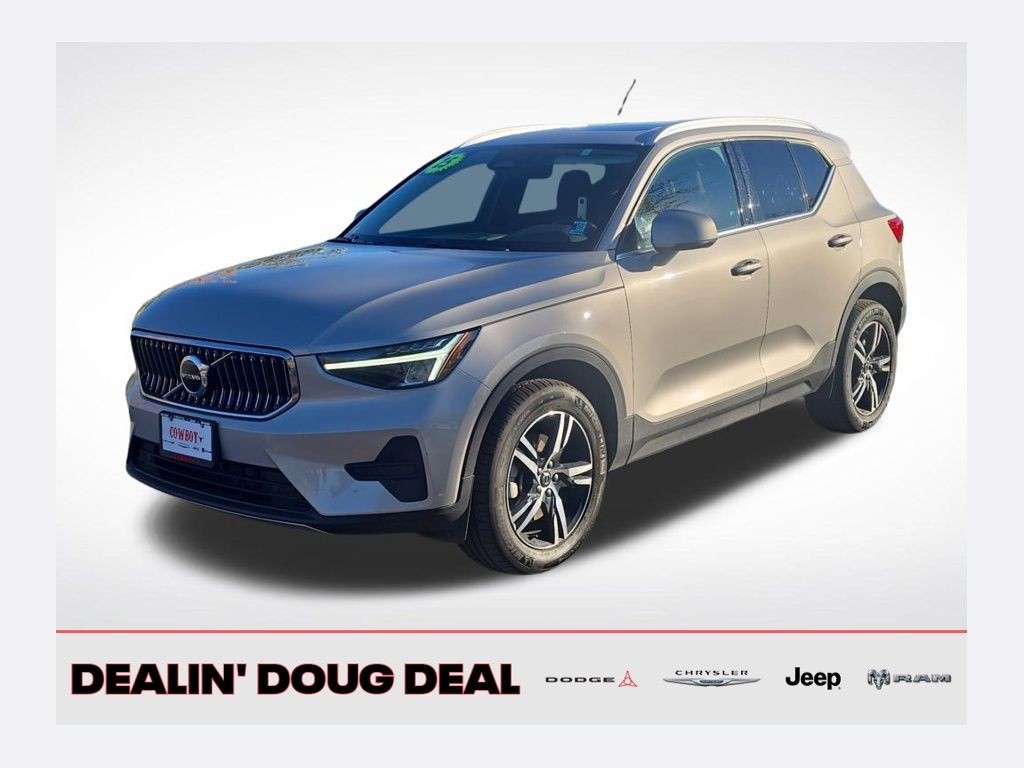 2025 Volvo XC40 B5 Core Bright Theme AWD