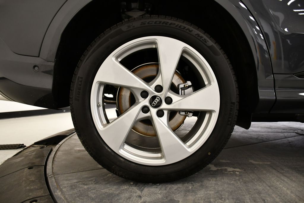 Thumbnail: 2025 Audi Q5 - 15