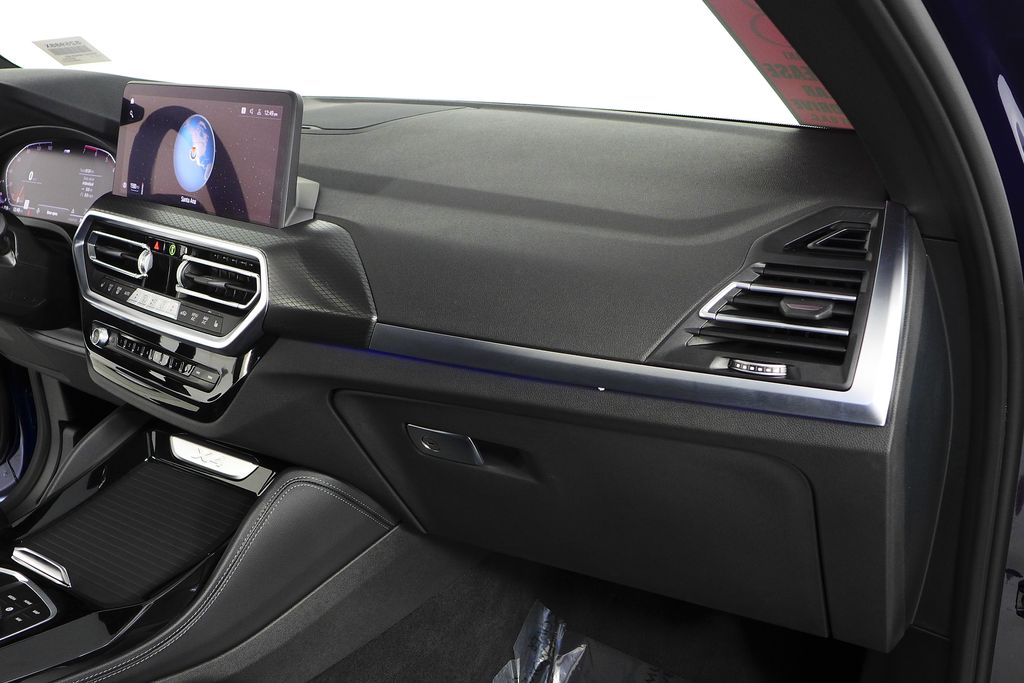 Thumbnail: 2025 BMW X4 - 14