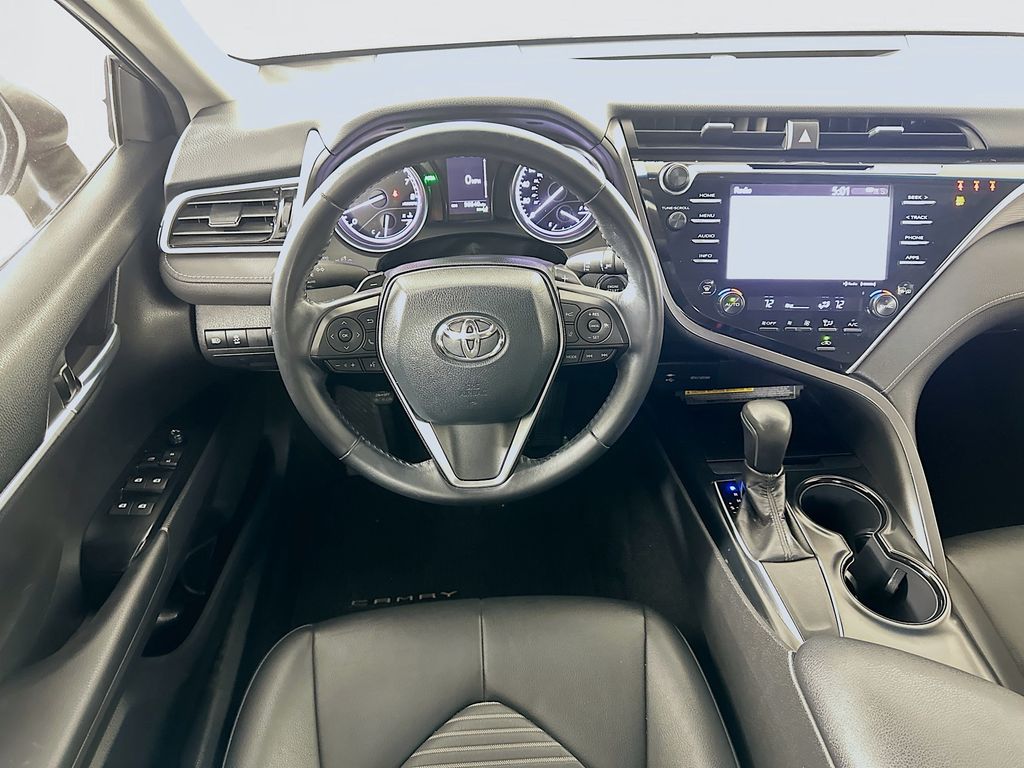 2018 Toyota Camry SE 21