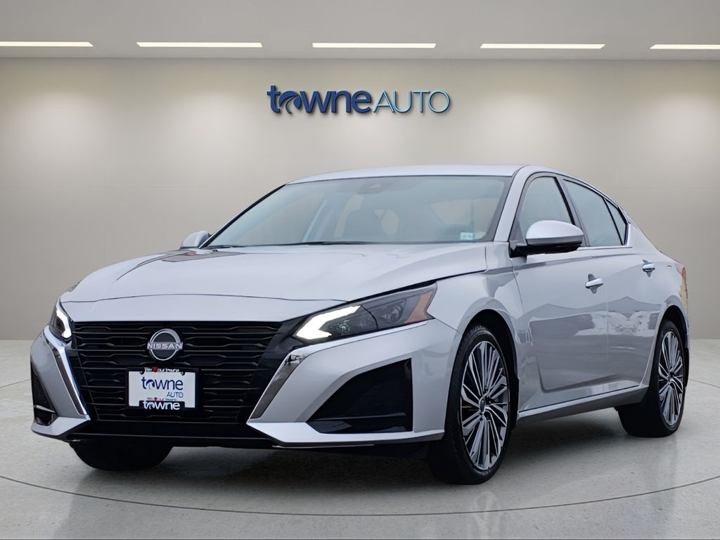 Brilliant Silver Metallic 2023 Nissan Altima 2.5 SL AWD Sedan All-Wheel Drive Continuously Variable Transmission