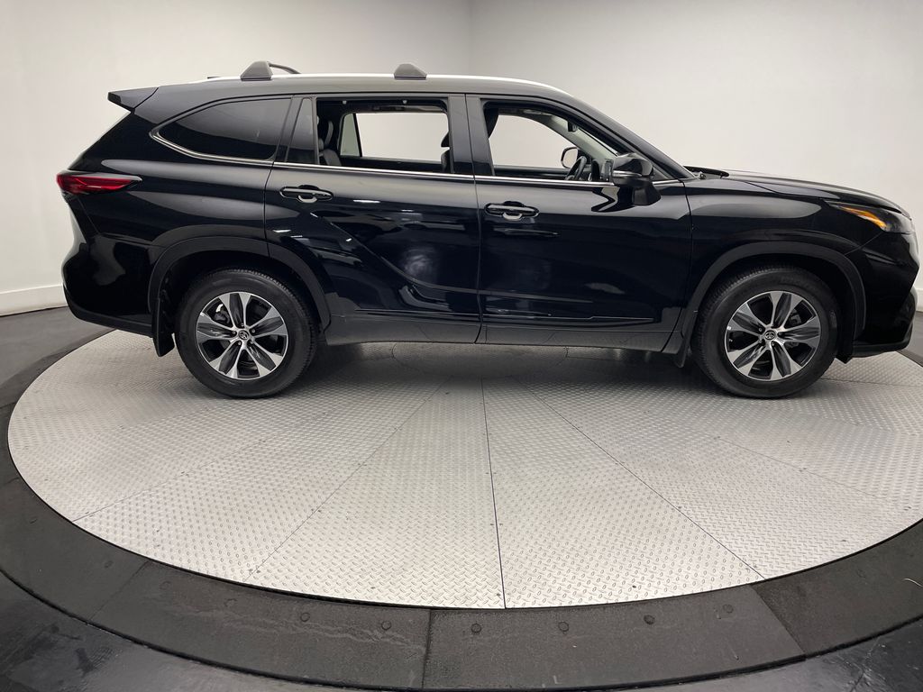 2022 Toyota Highlander XLE 4