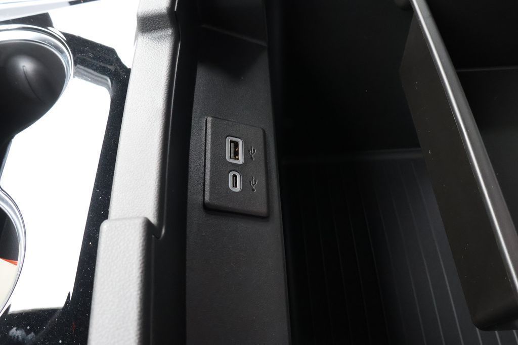 Thumbnail: 2026 Chevrolet Suburban - 30