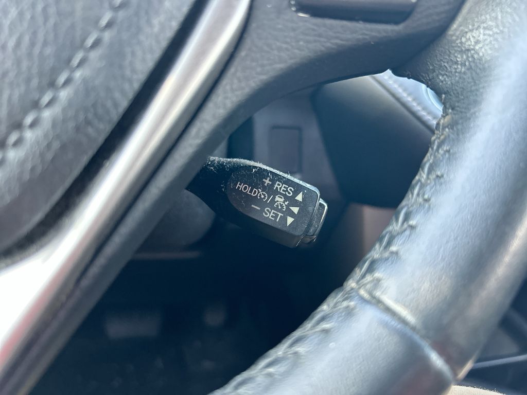 Thumbnail: 2018 Toyota RAV4 - 17