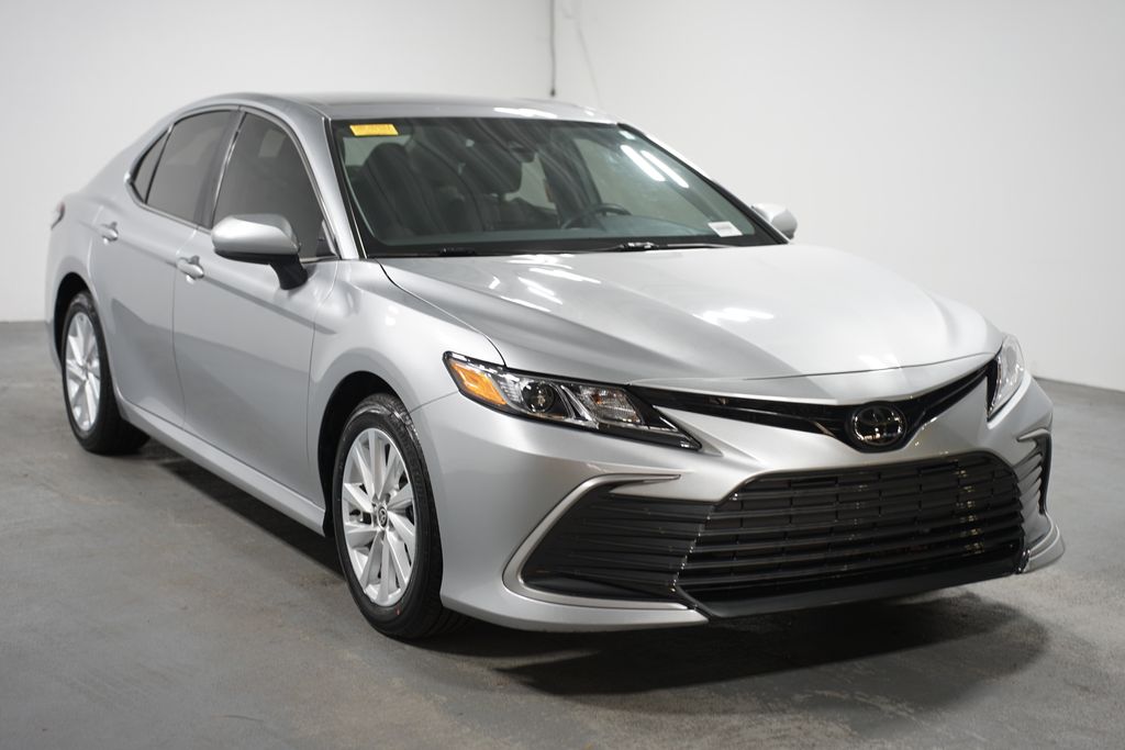 2023 Toyota Camry LE 3