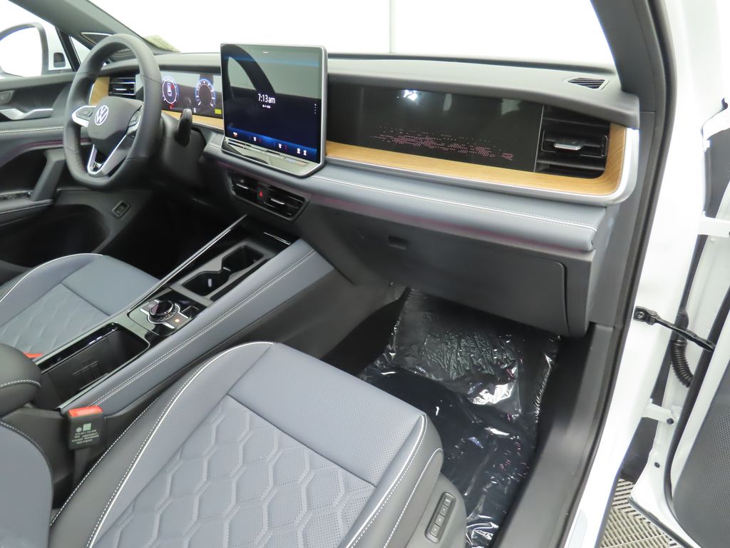 2025 Volkswagen Tiguan SE R-Line 19