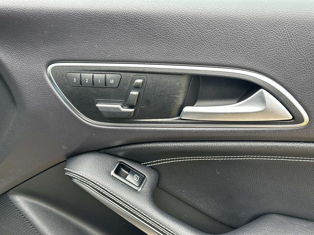 Thumbnail: 2014 Mercedes-Benz CLA - 20