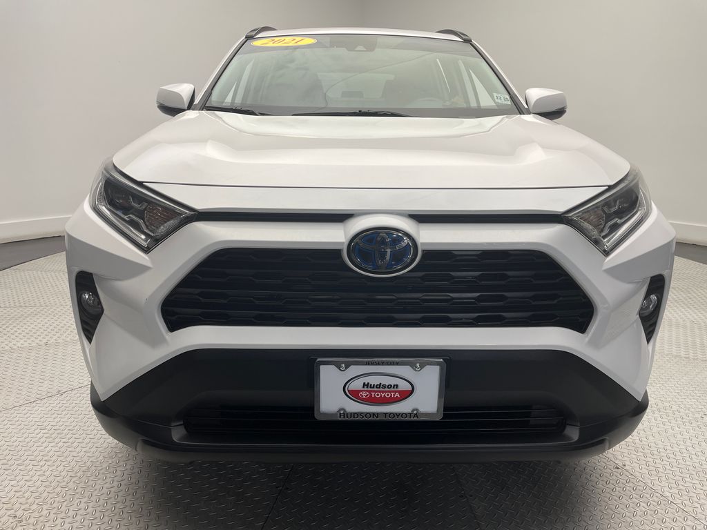 2021 Toyota RAV4 XLE 2