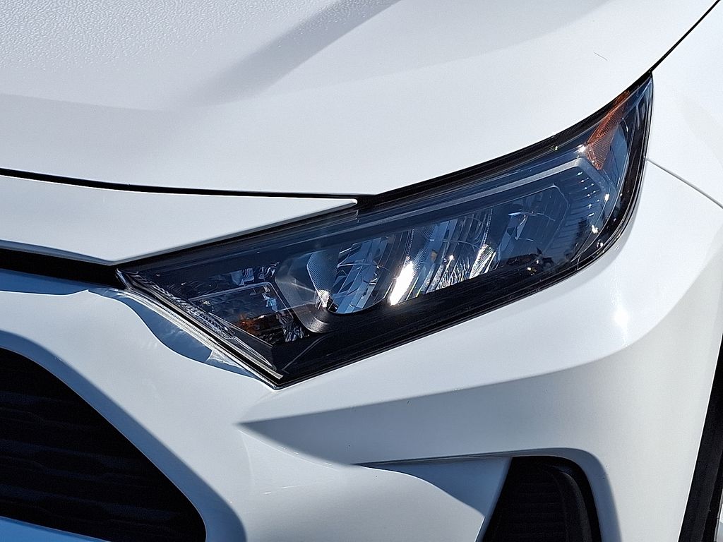 Thumbnail: 2022 Toyota RAV4 - 9