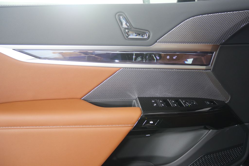 Thumbnail: 2026 BMW i7 - 8