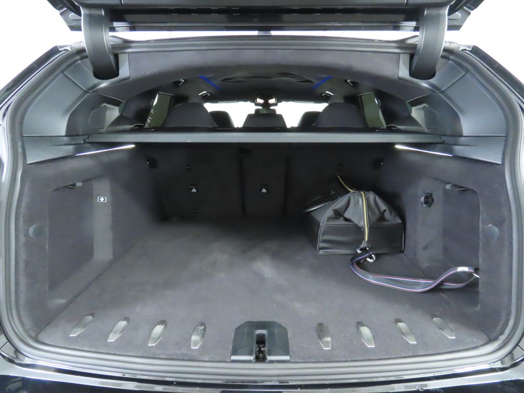 2025 BMW XM  28